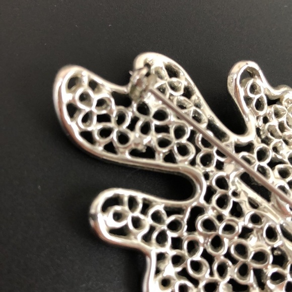 Sarah Coventry Silver Tone Leaf Clip Earring Pin Set - Picture 4 of 6